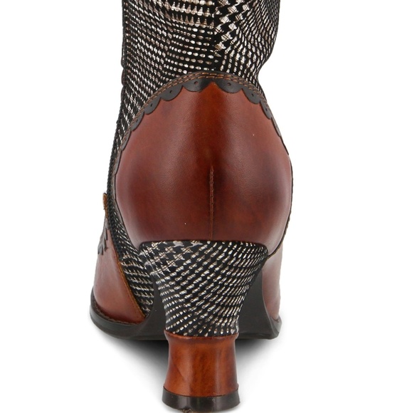 (SOLD) L' Artiste Shoes - Picture 4 of 8